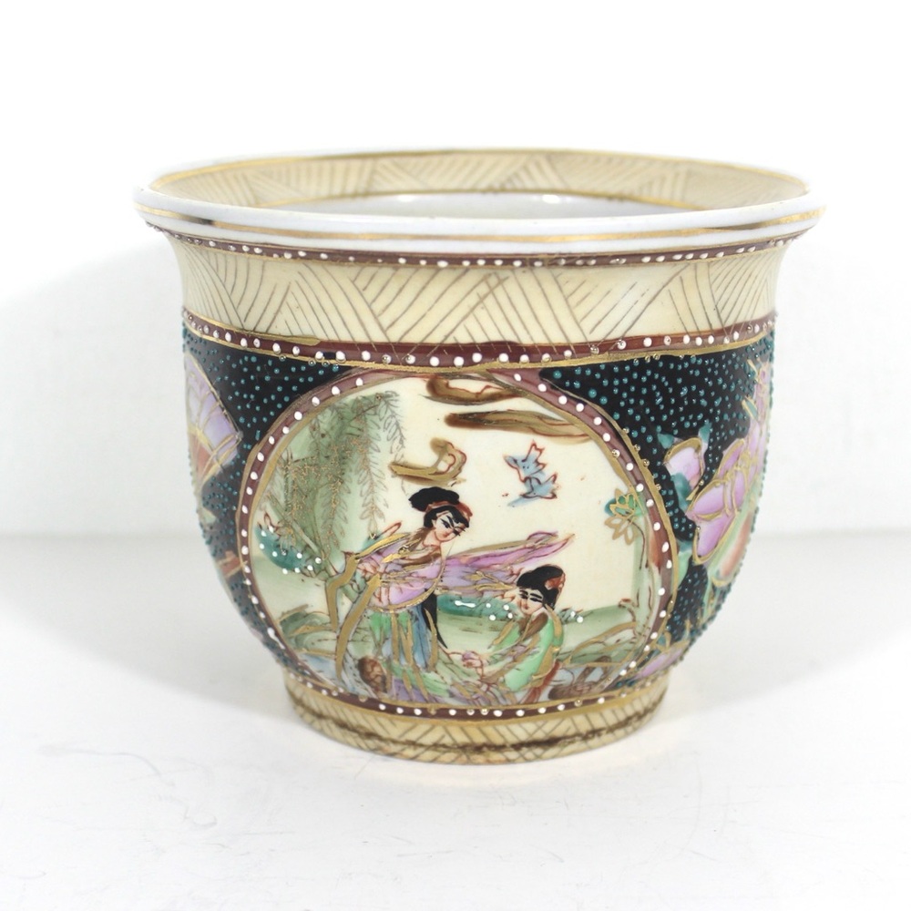 Small Hand Painted Chinese Planter with Gold Details Famille Rose Geisha Satsuma